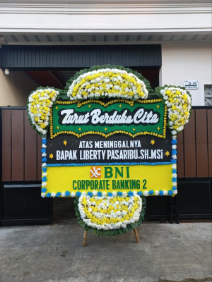 Papan Bunga Duka di Kombi