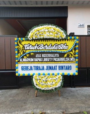 Papan Bunga Duka di Kombi