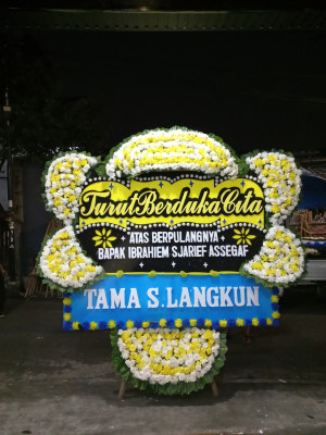 Papan Bunga Duka di Kombi