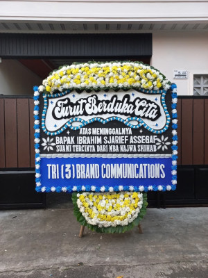 Papan Bunga Duka di Kombi